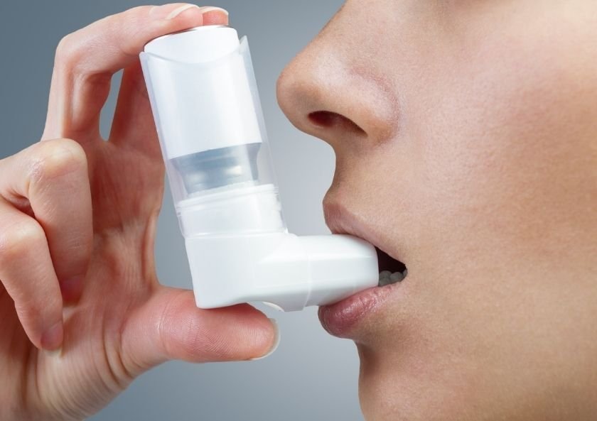 How is asthma treated in adults